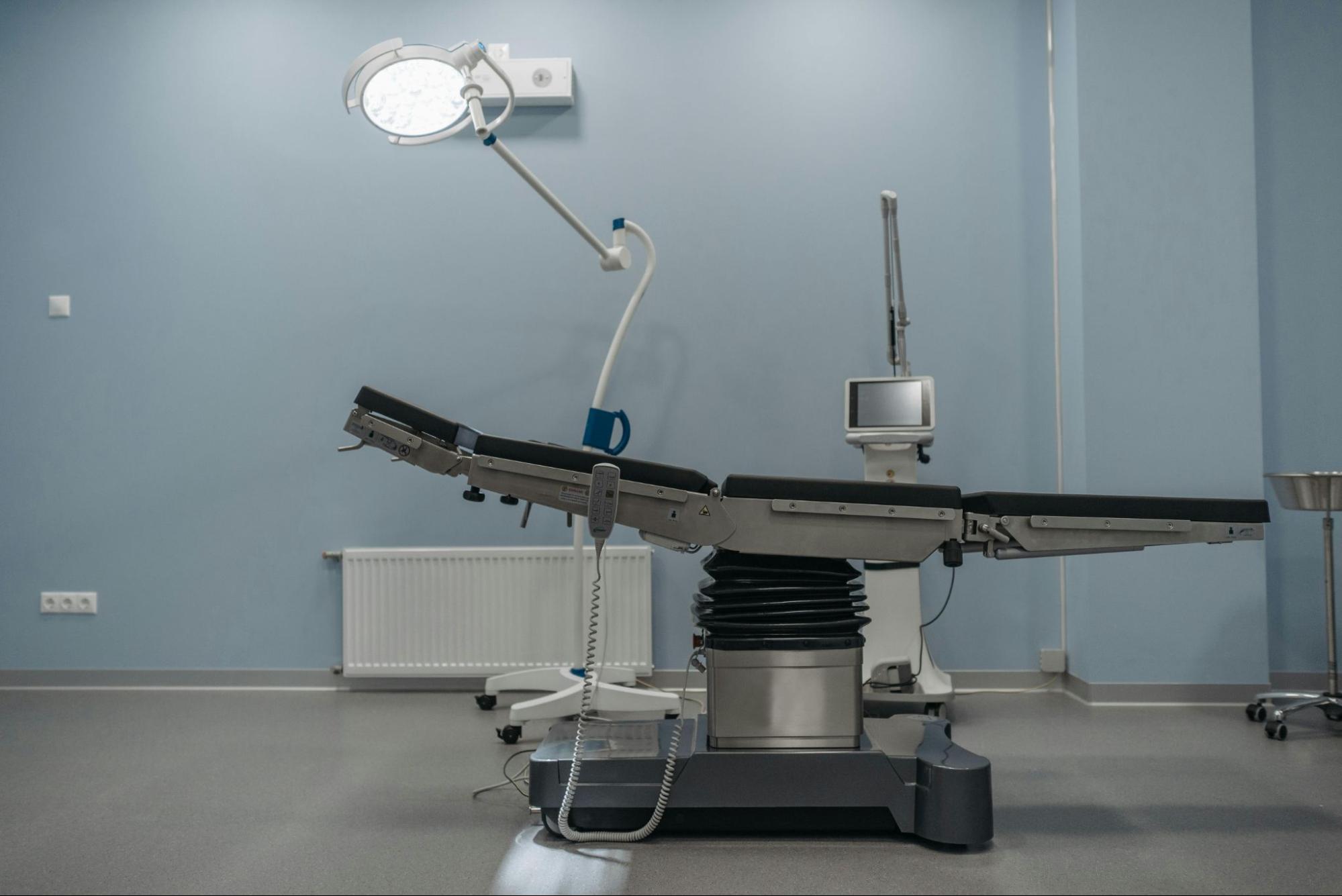 Heavy-Duty Commercial Vinyl Flooring: How to Spec It Right for High-Traffic Environments 2 vinyl flooring for health facilities